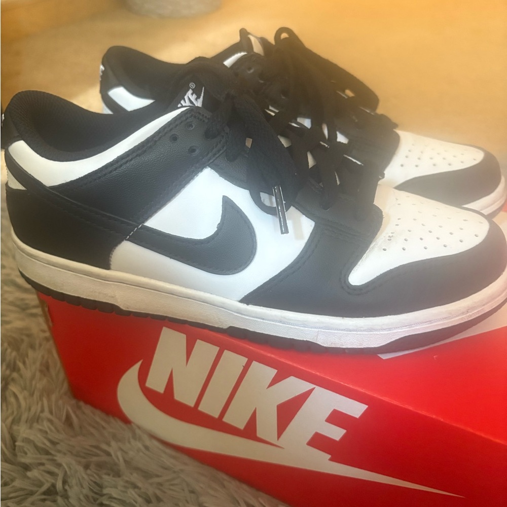 Nike Dunk Black and White 6Y